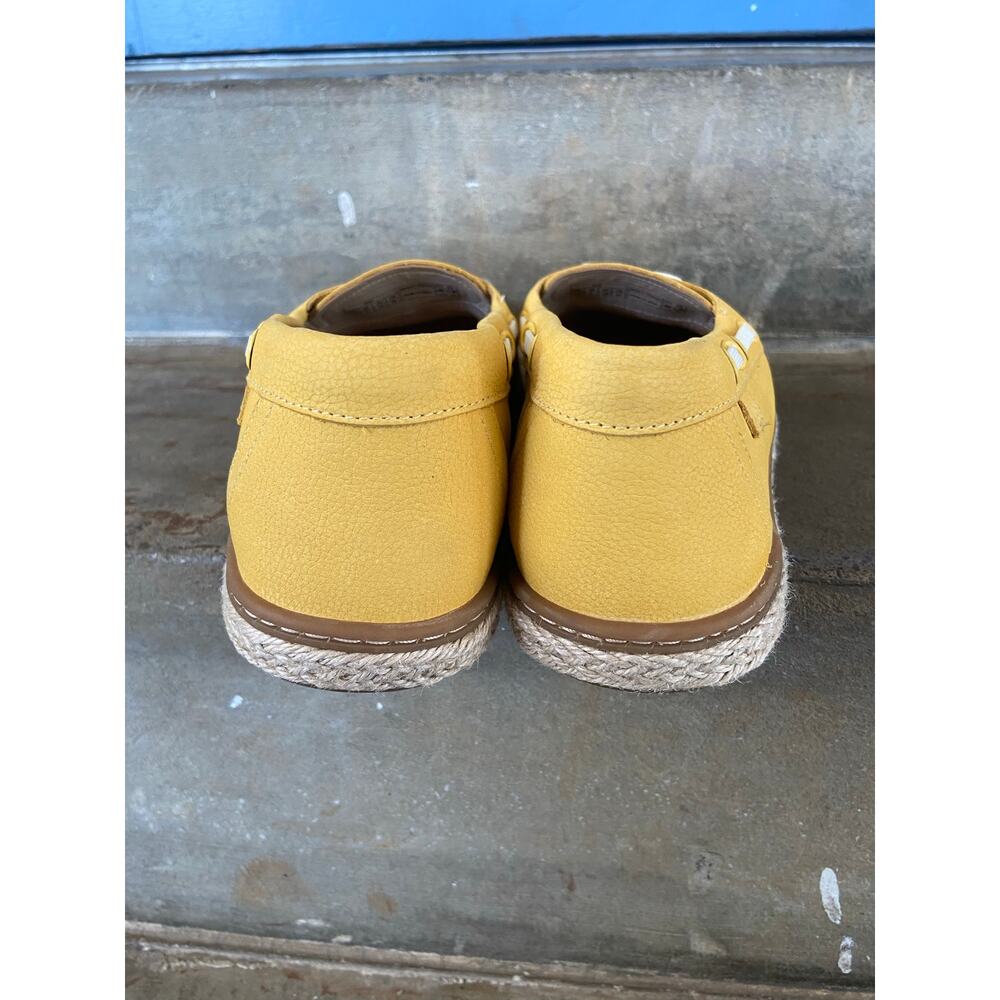 Vionic Bay espadrille boat shoes in yellow nubuck leather with white laces - Picture 9 of 10